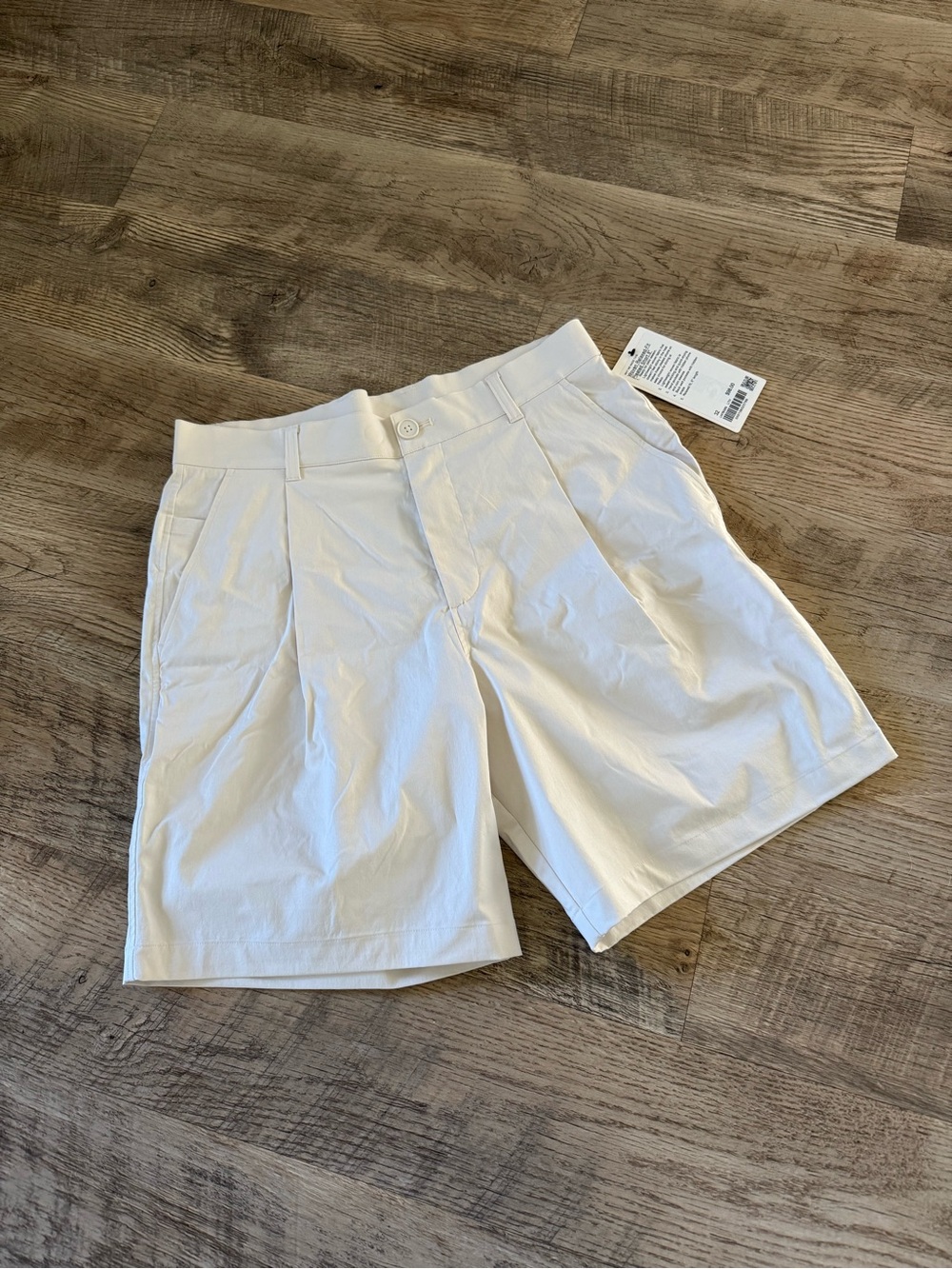 Lululemon Men’s Woven Relaxed-Fir Pleated Short 8” - Size 32